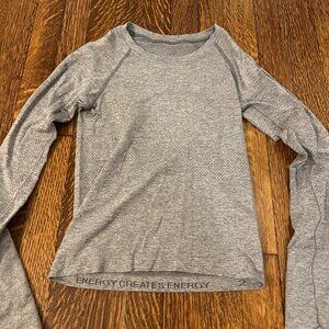 lululemon swiftly tech grey long sleeve race length (19 1/2). Minor pilling.
